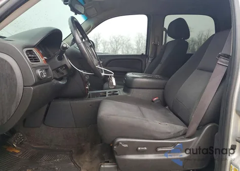 2013 Chevrolet Tahoe C1500 Ls z USA, uszkodzony, nr VIN 1GNSCAE07DR106579